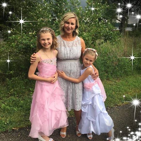 Meet your Posher, Jennifer - Picture 1 of 1